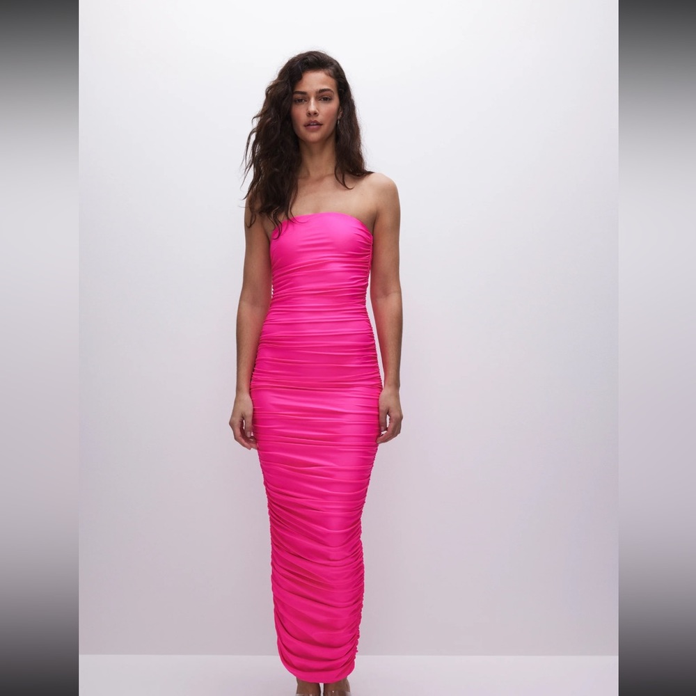 GOOD AMERICAN Knockout Ruched dress in hot pink